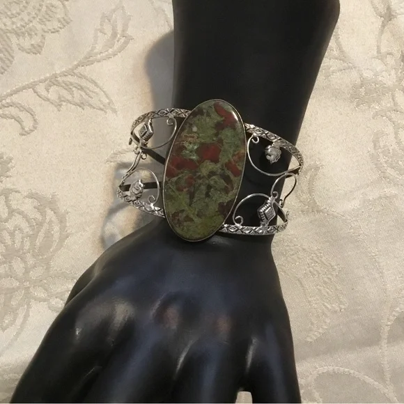 🌹HOST PICK🌹- BLOODSTONE LARGE STONE SILVER PLATED BRACELET - Picture 2 of 5